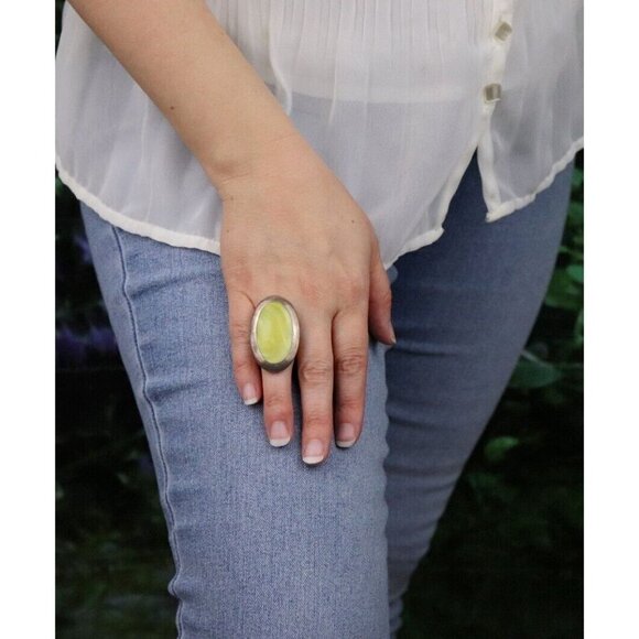 Sterling Silver Large Yellow Mother of Pearl Ring Size 7 - Picture 5 of 5